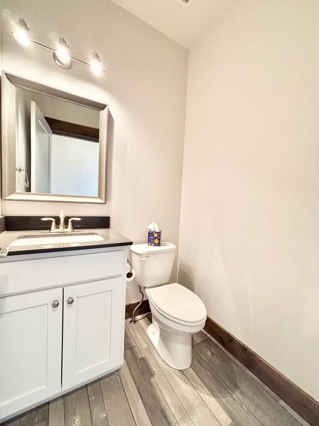 Building Photo - Central 4 Bedroom Condo