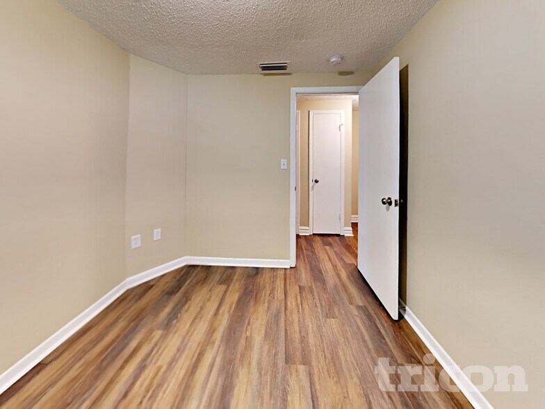 Building Photo - 8840 55th Wy N