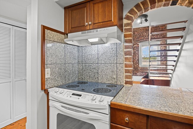 Building Photo - Available now. Awesome 1 BR/1.5 BA Apartme...