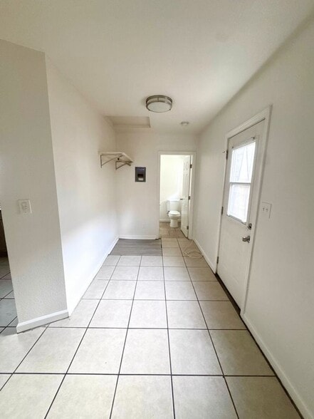 Building Photo - 416 1/2 North School Street, 3