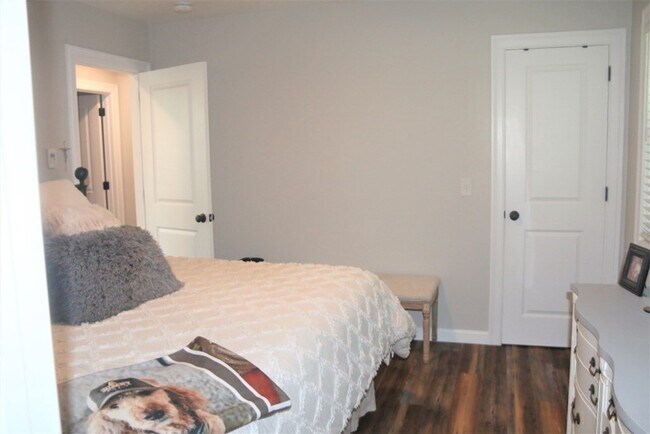 Building Photo - 79 N Main St