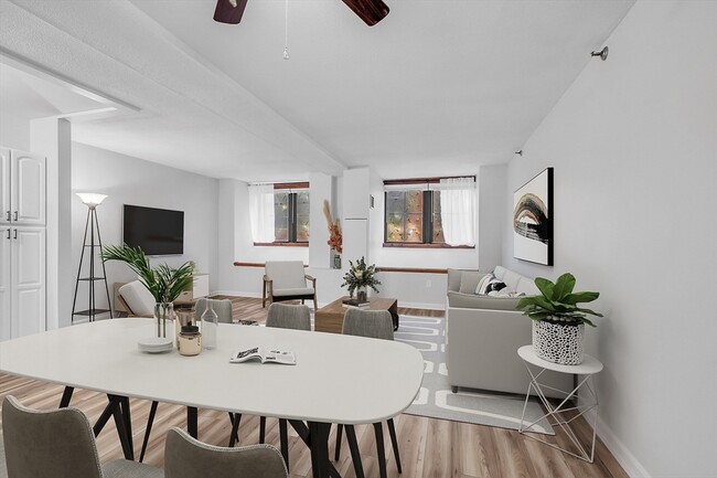 Building Photo - 200 Market St