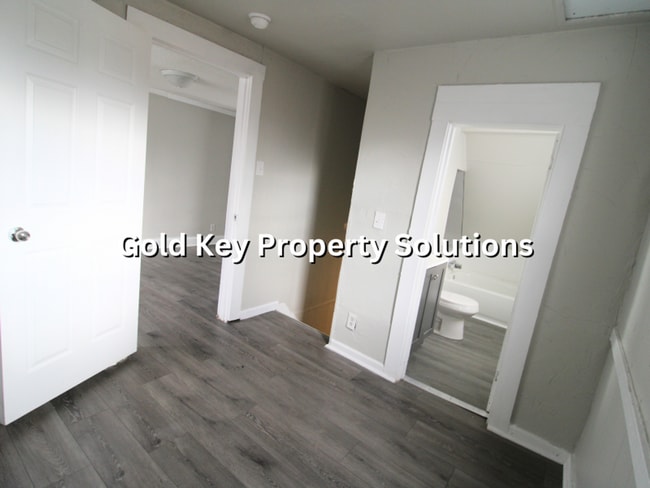 Building Photo - Adorable 3 BR 2 FULL BA House with Fenced Yard and Central Air (SECTION 8 APPROVED)