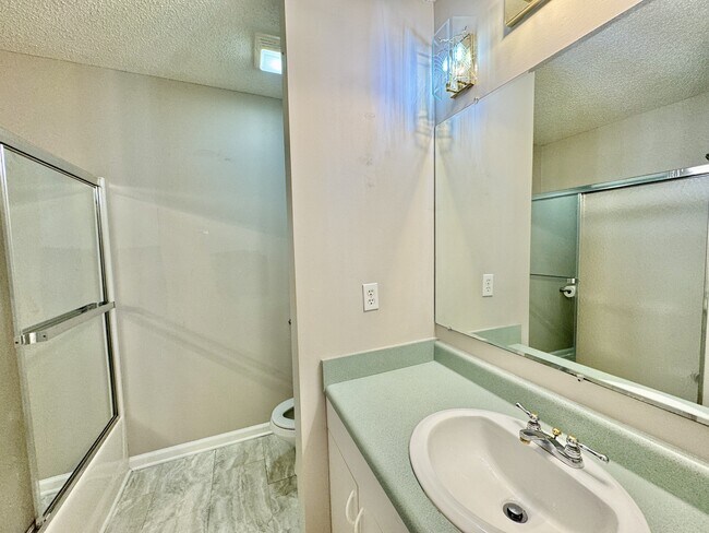 Building Photo - 218 Oligi Cir