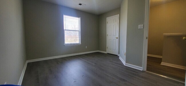 Building Photo - 118 Tanbark Dr