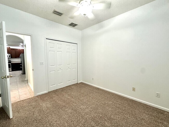 Building Photo - North Hampton! Amenities Galore! 4 Bed, 3 Bath!