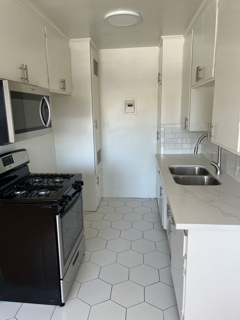 Building Photo - 5915 Fair Ave