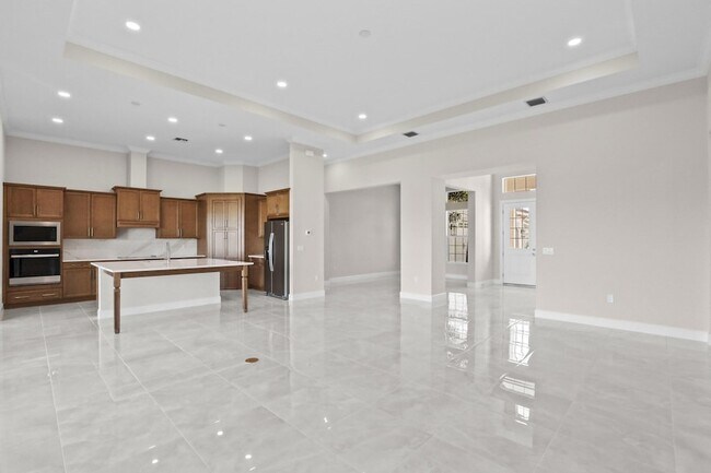 Building Photo - 14823 Wildwood Cir
