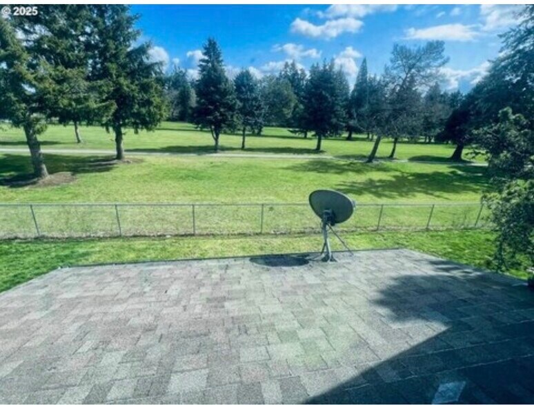 Building Photo - 20647 NW Lapine Way