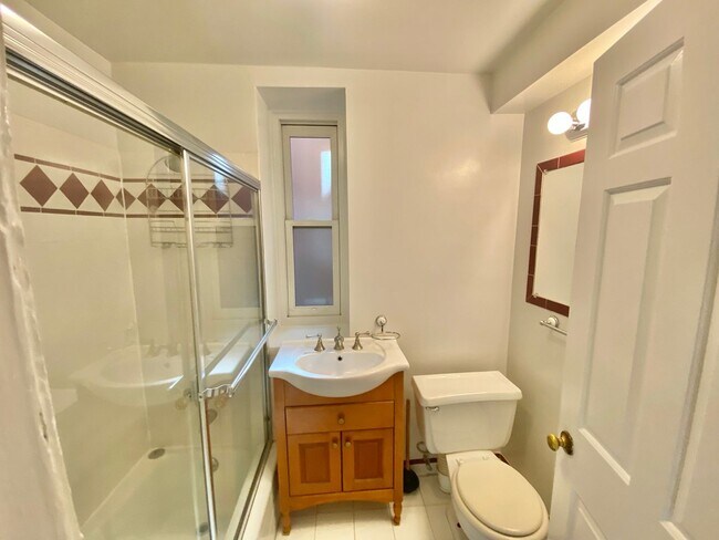 Building Photo - Have Breakfast at Tiffany's! Dupont's Gleaming Light Filled 2 En-suites w/ W/D at the Tiffany!