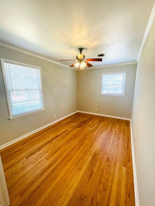 Building Photo - 1104 Fairfax Ct