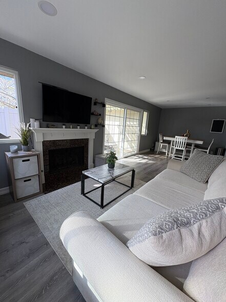 Building Photo - 136 Countrywood Ln