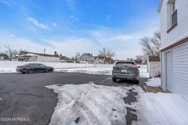 Building Photo - 12 Main St