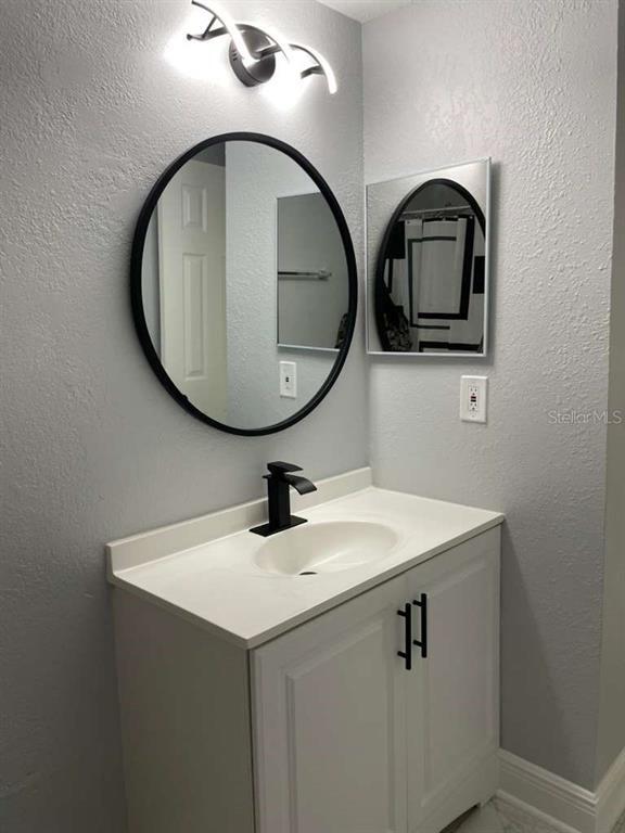 Building Photo - 10106 Royal Acres Ct