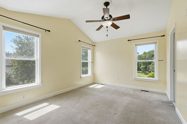 Building Photo - Experience a private retreat just beyond the city limits of Winchester where scenic beauty and re...