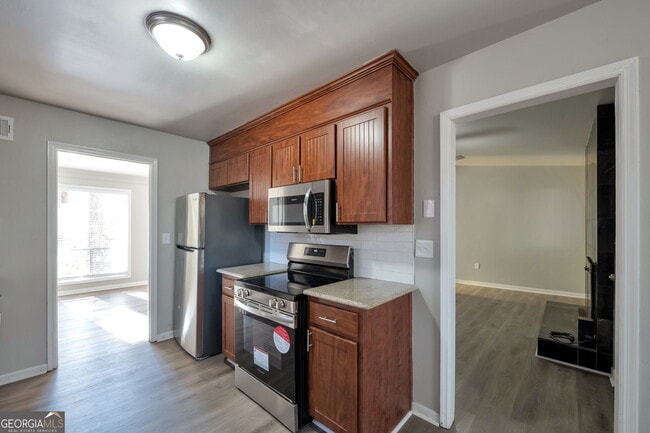 Building Photo - 1870 Sandgate Cir SW