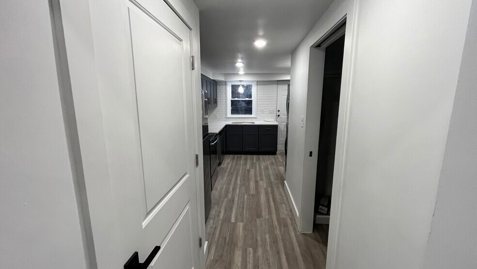 Building Photo - 361 Ophelia St