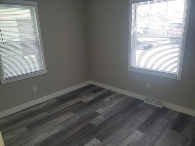 Building Photo - 439 S Illinois St