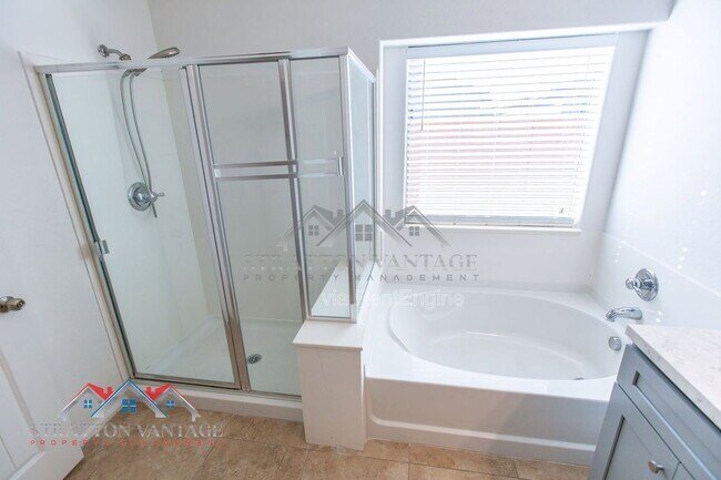 Building Photo - 9096 N 97th Dr