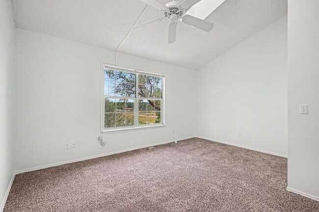Building Photo - Updated 2 Bedroom, 2 Bathroom Townhome – Move-In Ready!