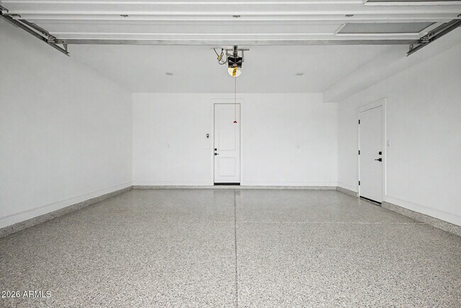 Building Photo - 1131 E Yellowstone Pl