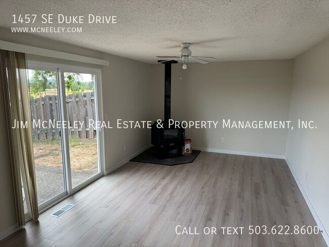 Building Photo - 1457 SE Duke Dr