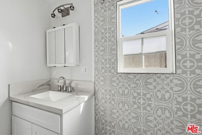 Building Photo - 2163 W 27th St