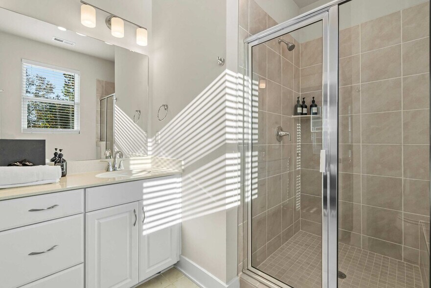 Building Photo - 3023 Jolene Ct