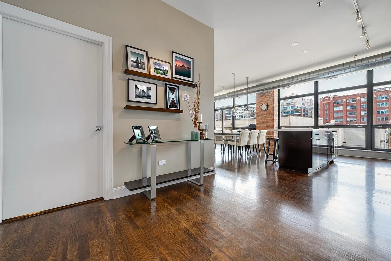 Open Floor Plan - 23 N Green St