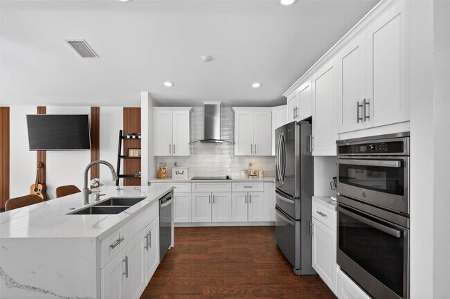 Building Photo - 1005 Cedar Falls Dr