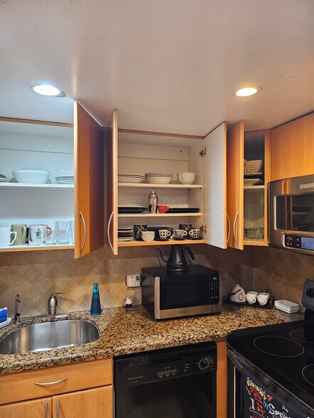 Building Photo - 801 Brickell Bay Dr