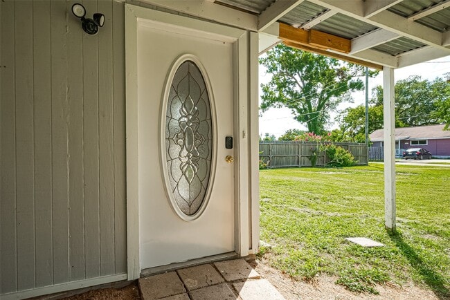 Building Photo - 227 N Austin Dr