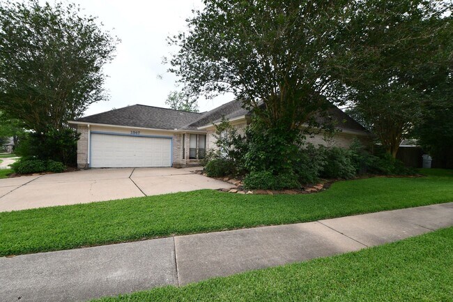 Building Photo - 1947 Mayweather Ln