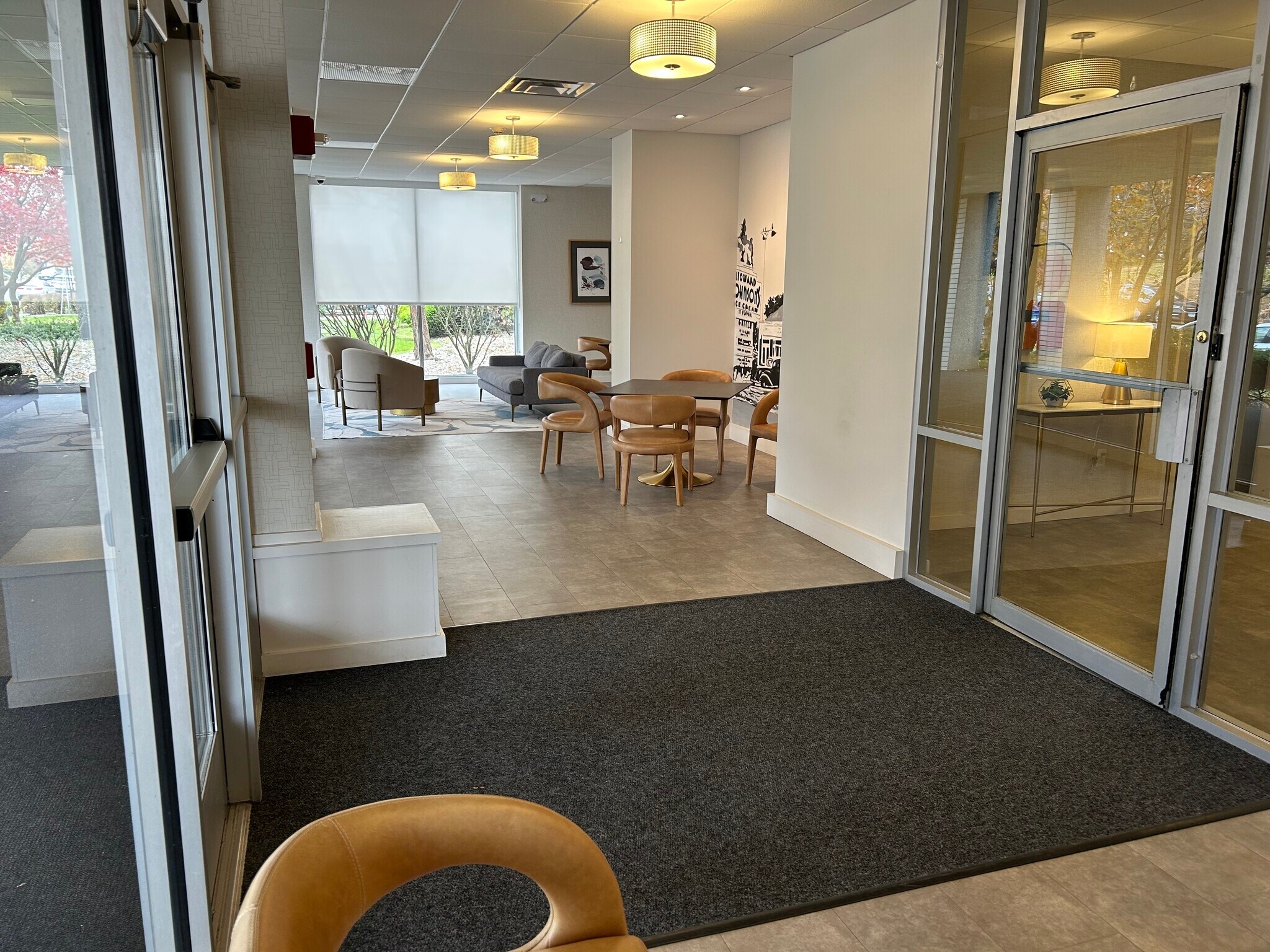 Building lobby - 893 Farmington Ave