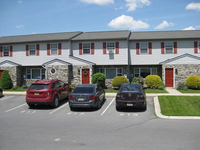 Building Photo - 212 Magnolia Dr