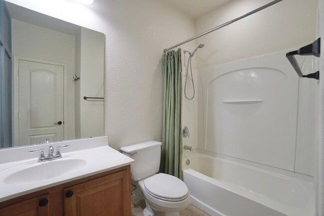 Building Photo - 18621 Dry Pond Dr