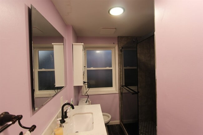 Building Photo - 701 Delano Ave