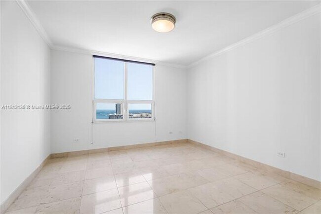Building Photo - 848 Brickell Key Dr