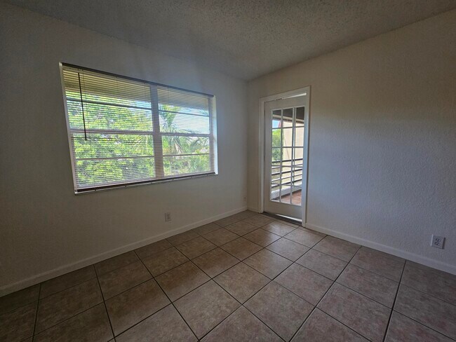 Building Photo - 120 Sparrow Dr