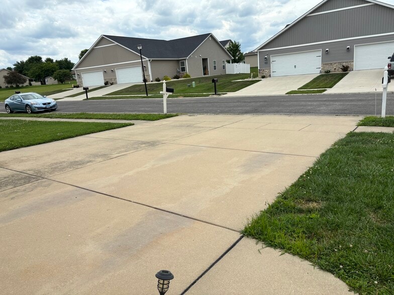Building Photo - 10961 Upland Terrace Dr