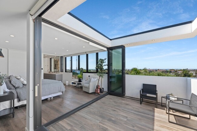 Building Photo - Recently Built, Fully Furnished, Custom Home w/ Amazing Indoor/Outdoor Living Space, Perched Abov...