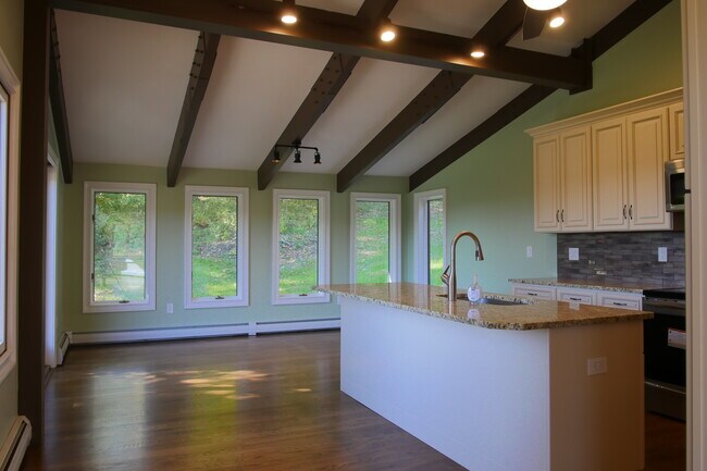 Building Photo - 589 Overlook Rd