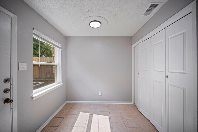 Building Photo - Diamond Villas