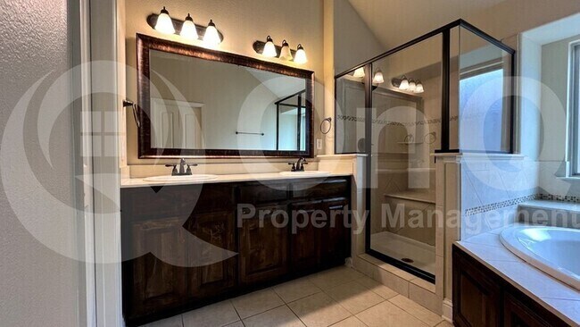 Building Photo - 516 Brooke St