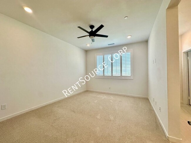 Building Photo - 26916 Tanager Ln