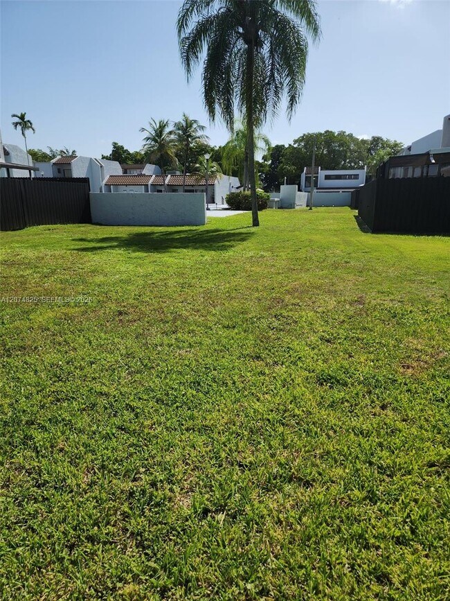 Building Photo - 6518 Kendale Lakes Dr
