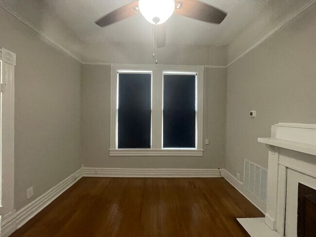 Building Photo - Stunning Upstairs One Bedroom Apartment in...