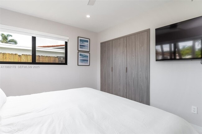 Building Photo - 21230 NE 25th Ct