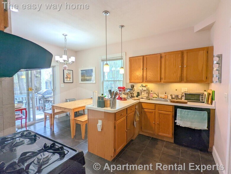 Building Photo - 392 Washington St