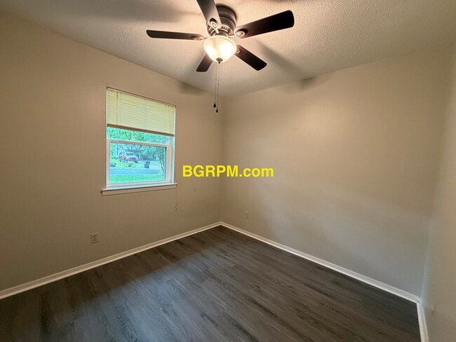 Building Photo - 3 BD 1.5 BA